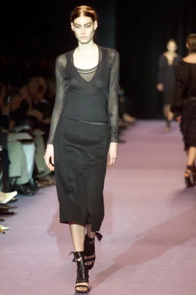 Look 16